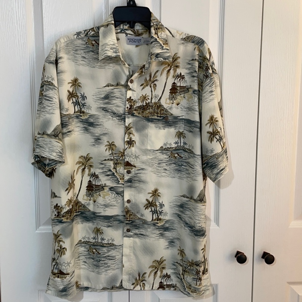 Windham Pointe Men’s L Short Sleeve Tropical button Down